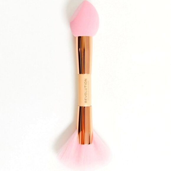 Revolution Beauty Conceal & Fix Setting Powder Duo Brush - Picture 3 of 11